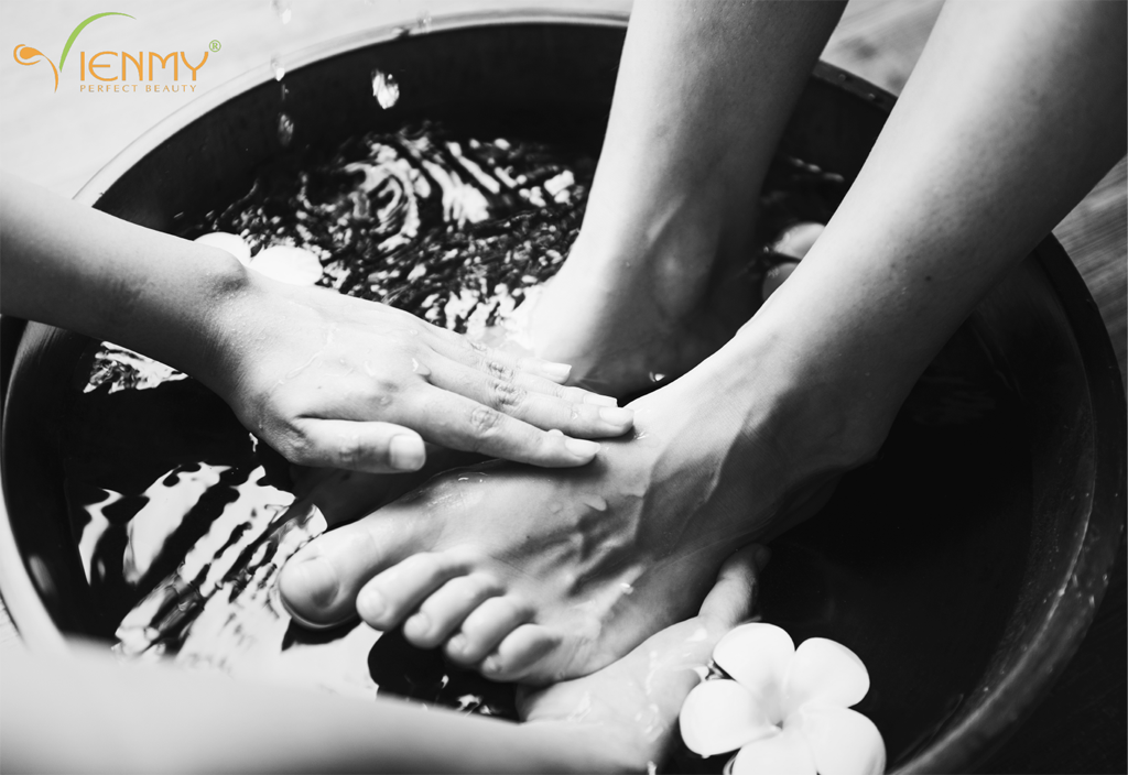 Kết hợp ngâm chân cùng xông hơi để nâng cao chất lượng dịch vụ massage foot