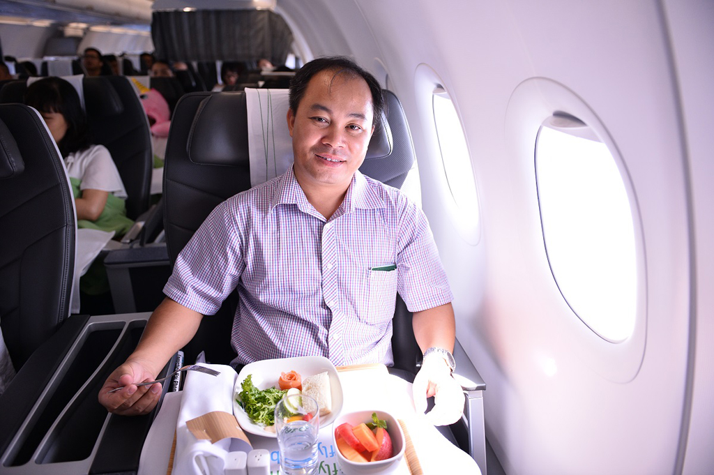 Hành khách thứ 1 triệu trên chuyến bay QH1213, hành trình Hà Nội - Quy Nhơn của Bamboo Airways là anh Nguyễn Văn Trường, 42 tuổi, đến từ Hà Nội