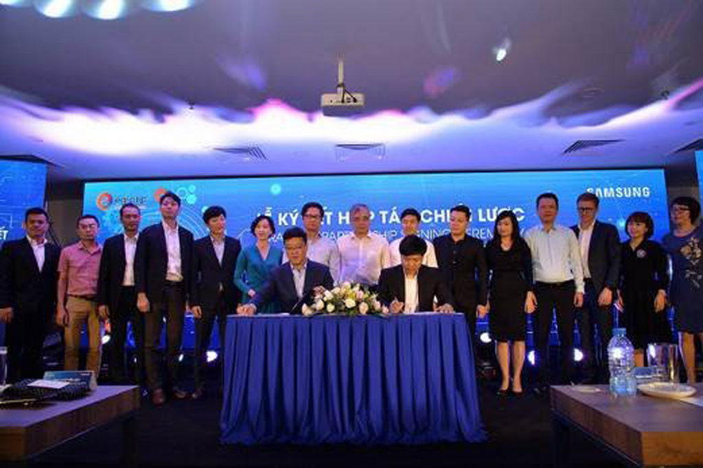 Buổi lễ ký kết ngoài sự góp mặt của Samsung, Egroup còn có sự chứng kiến của nhiều chuyên gia cao cấp