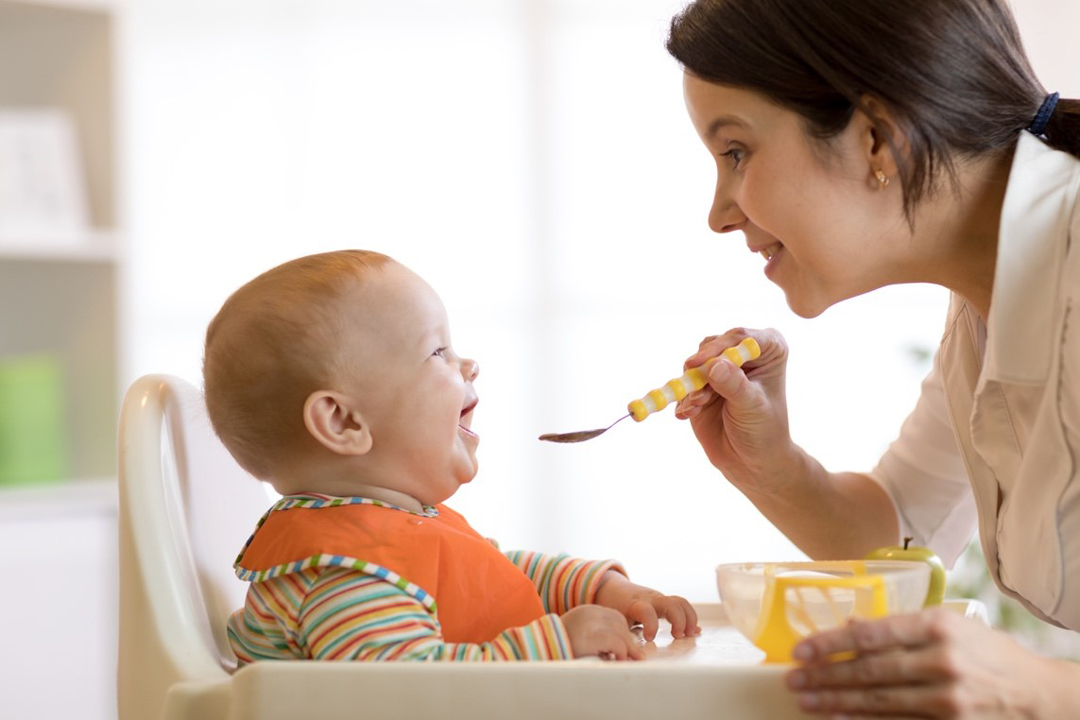 Mẹ cần ghi nhớ 4 nhóm dưỡng chất đạm - đường bột - béo - vitamin và khoáng chất khi lên thực đơn cho con