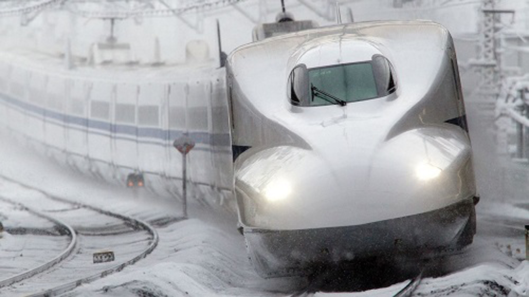 Tốc độ của tàu Shinkansen có thể lên đến hơn 300 km/giờ trong mọi điều kiện thời tiết