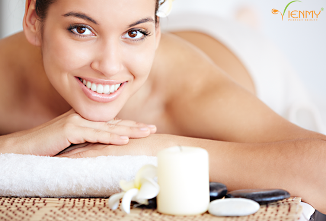 Giường massage sạch sẽ giúp khách hàng có trải nghiệm dịch vụ tối ưu 