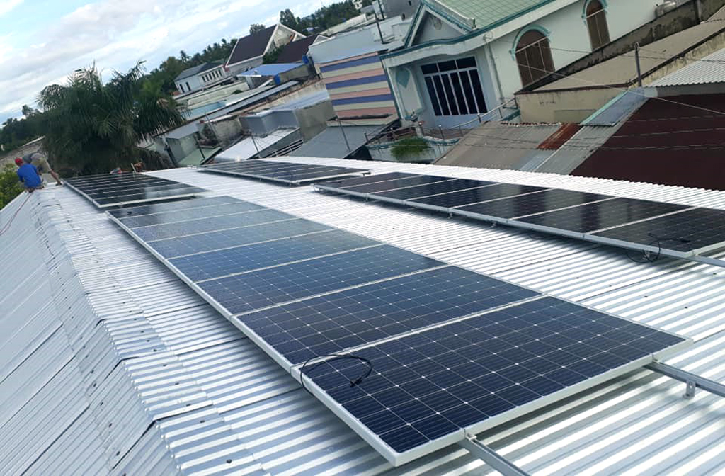 Ngày càng có nhiều người dân TP.Rạch Giá đầu tư lắp đặt điện năng lượng mặt trời trên mái nhà 