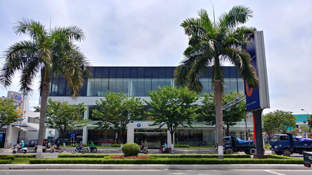 Tòa nhà 3 tầng nơi đặt xưởng dịch vụ ô tô BMW 