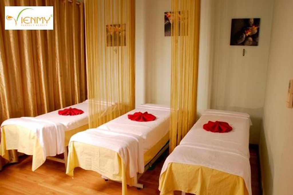 Giường massage là thiết bị không thể thiếu ở các spa - thẩm mỹ viện