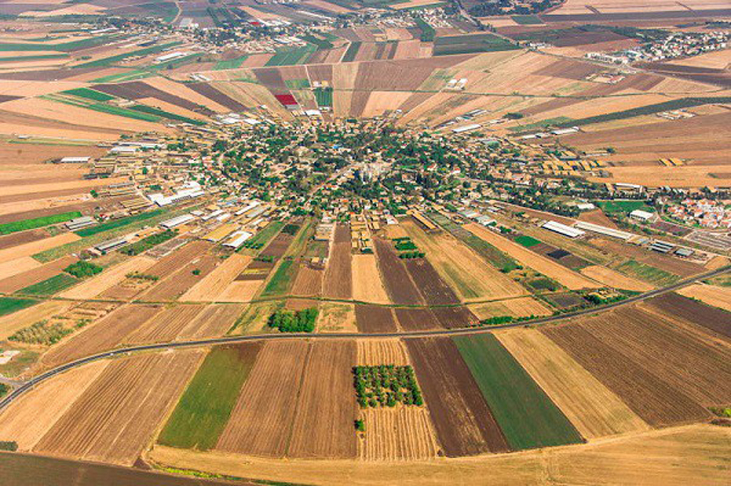 Mootjn nông trang - kibbutz của Israel nhìn từ trên cao 