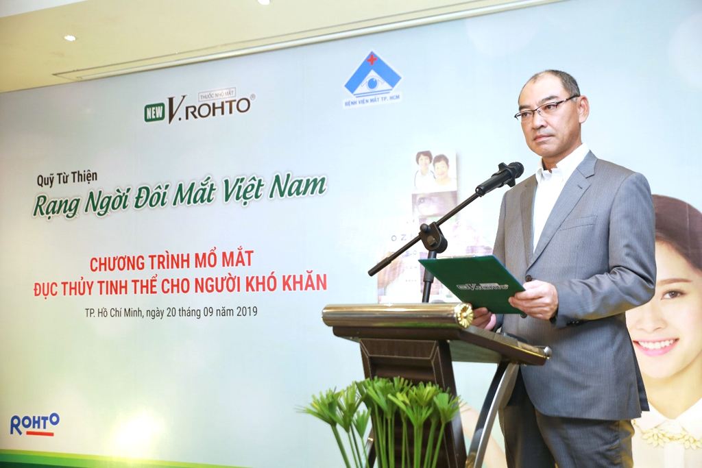 Ông Hirofumi Shiramatsu - Đại diện Rohto Mentholatum VN tại lễ ra mắt Quỹ từ thiện V.Rohto - Rạng ngời đôi mắt Việt Nam