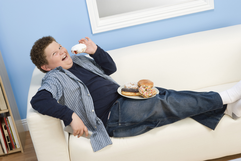 Dành nhiều thời gian xem tivi, các thiết bị di động là nguyên nhân chính dẫn đến béo phì