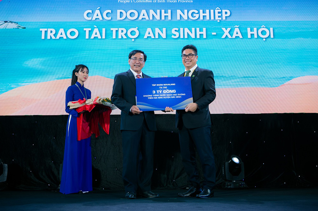 Tập đoàn Novaland trao tặng 3 tỉ đồng để triển khai thực hiện chương trình “Nước sạch học đường” tại huyện Bắc Bình, tỉnh Bình Thuận