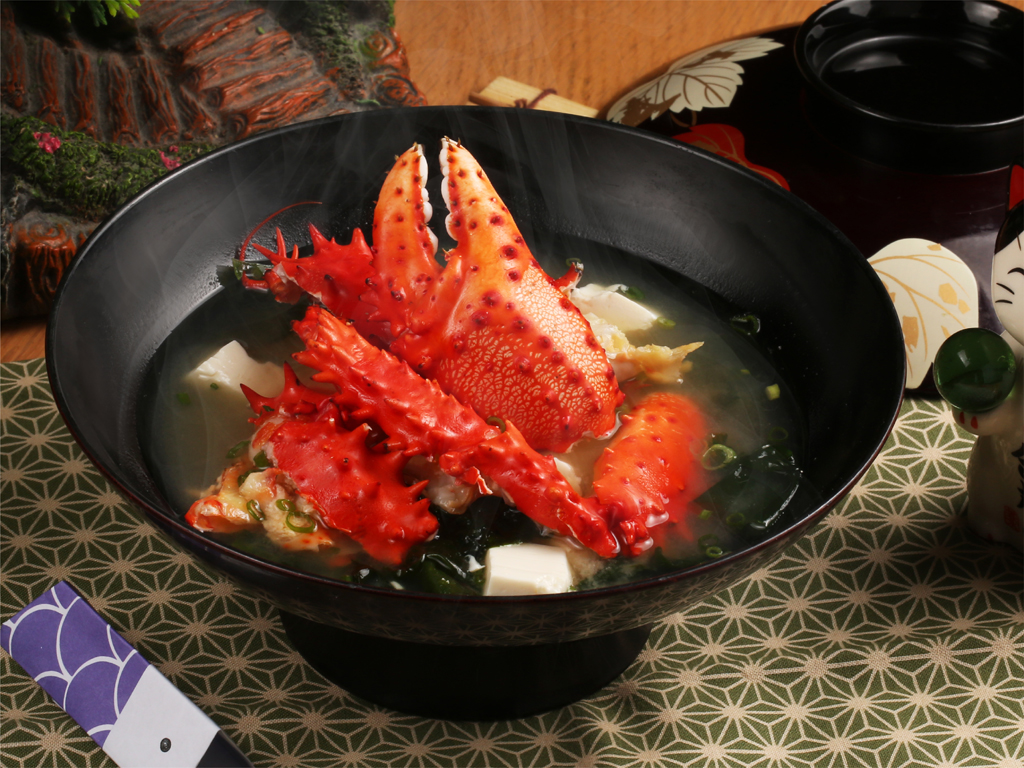 Hanasaki Kani Misoshiru (Súp miso với cua Hanasaki): là món ăn nổi tiếng được chế biến từ cua Hanasaki, món soup miso này được đầu bếp của Sushi Hokkaido Sachi lựa chọn cẩn thận từng miếng cua để tạo nên hương vị đặc biệt cho món soup này