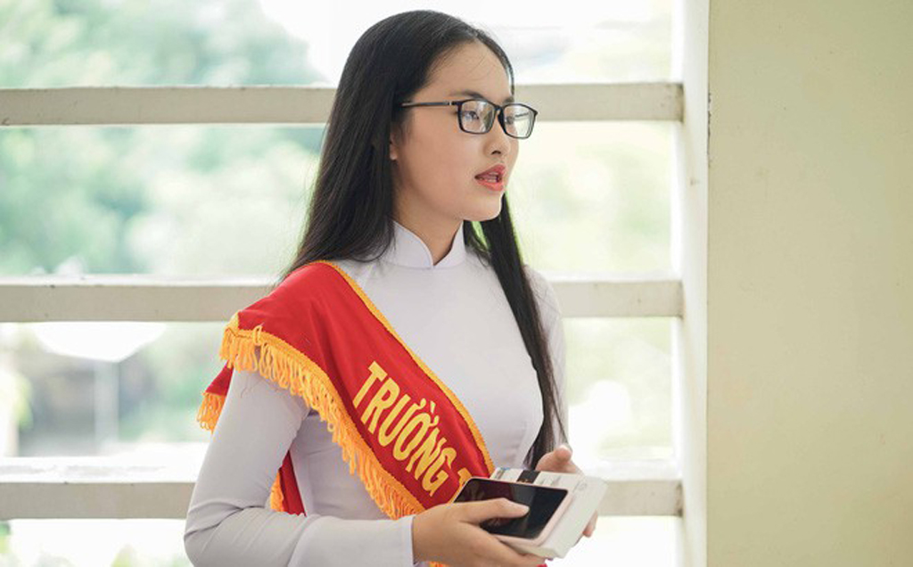Mỹ Tiên - Nữ sinh xinh đẹp chia sẻ với PV về dự án khởi nghiệp bằng mứt xoài Hòa Lộc