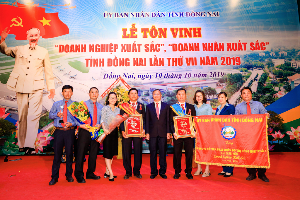 Công ty D2D và Tổng giám đốc Hồ Đức Thành được tôn vinh là Doanh nghiệp - Doanh nhân xuất sắc Đồng Nai năm 2016 - 2018 