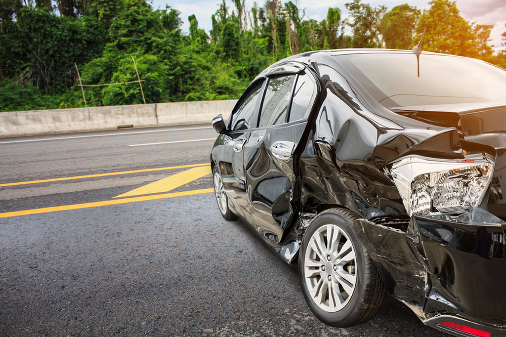 Xe mới mua nhưng không may gặp tai nạn khiến xe hư hỏng nặng cũng làm nhiều tài xế đau đầu vì chi phí sửa chữa