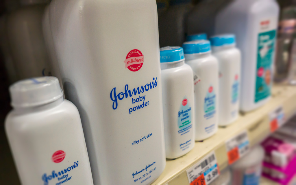 Johnson & Johnson đã giành thắng lợi sau kháng cáo hàng loạt vụ kiện cáo buộc sản phẩm phấn Johnson’s Baby của hãng có chứa amiăng gây ung thư