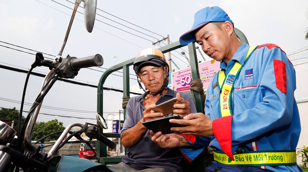 Hoàn tiền 50% khi thanh toán tiền đổ xăng bằng Ví MoMo chắc hẳn sẽ hỗ trợ được phần nào gánh nặng về tài chính dành cho các bác tài