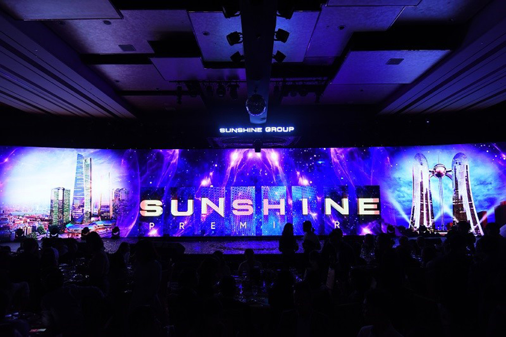 Đêm ra mắt 2 dòng BĐS nghỉ dưỡng của Tập đoàn Sunshine diễn ra với quy mô hoành tráng, không gian sang trọng, thiết kế sân khấu đầy ấn tượng
