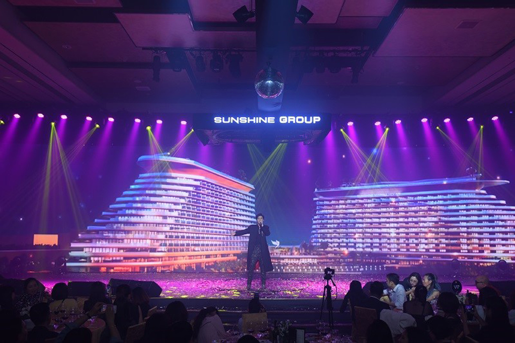 Phần thể hiện xuất sắc của các nghệ sĩ hàng đầu Showbiz Việt hiện nay cùng sự đầu tư của các Top múa đương đại nổi tiếng đã truyền tải những thông điệp và ý nghĩa sâu sắc mà Sunshine Group muốn gửi gắm tới khách hàng