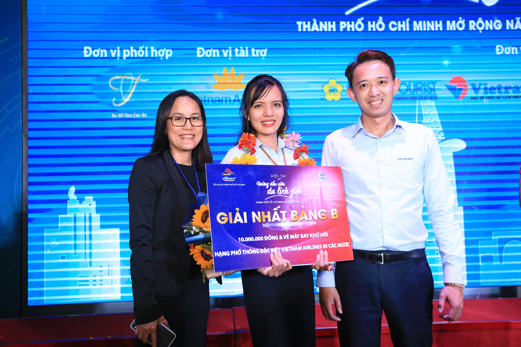 Lữ hành Saigontourist_Hướng dẫn viên Dương Thùy Dung nhận giải nhất hướng dẫn viên nội địa