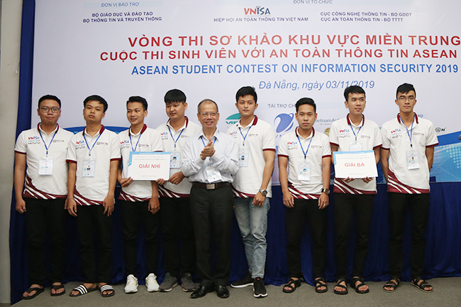 Đội tuyển ISITDTU2 và ISITDTU3 của ĐH Duy Tân giành giải Nhì và giải Ba tại Cuộc thi