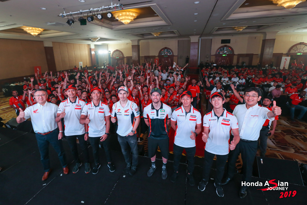 Bữa tiệc HAJ Racing Night - nơi đoàn HAJ19 giao lưu chia sẻ văn hóa cùng hơn 400 bikers Câu lạc bộ Honda Malaysia, cùng đội đua Honda tranh tài tại giải đấu MotoGP 2019