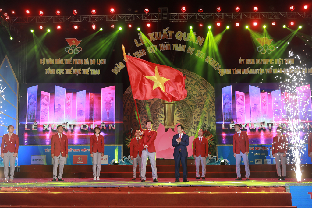 Nghi thức trao cờ tổ quốc cho Đoàn thể thao Việt Nam