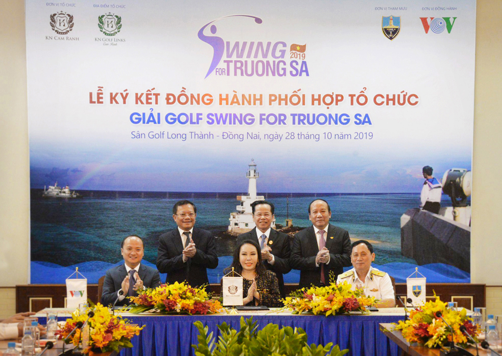 Lễ ký kết đồng hành phối hợp tổ chức giải Swing For Truong Sa