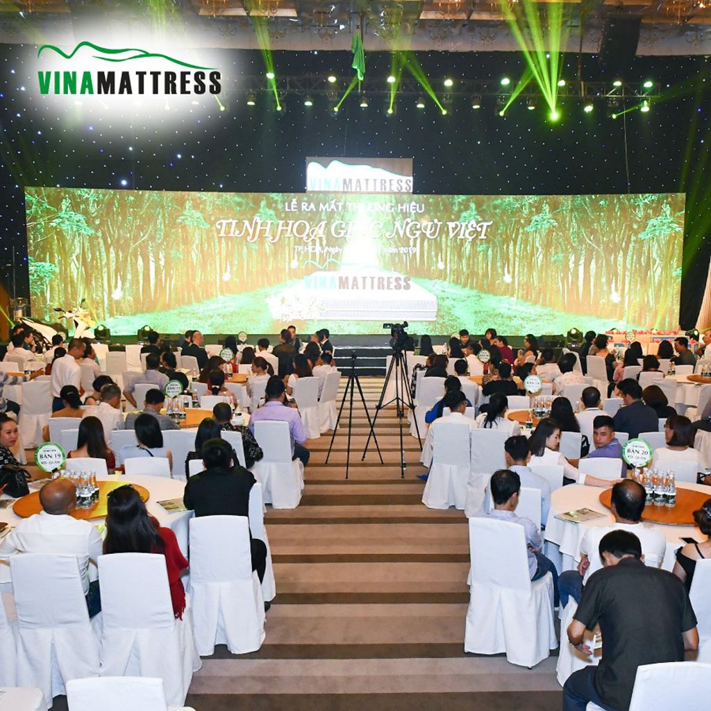 Hội nghị có sự góp mặt của hơn 400 khách mời danh dự