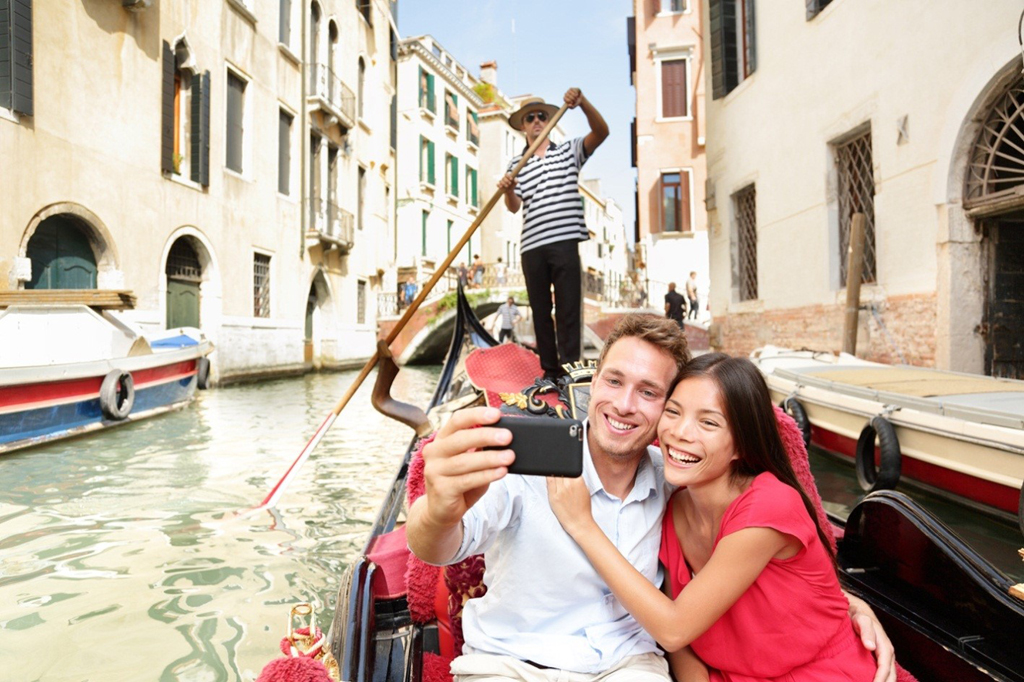 Du ngoạn Venice trên thuyền Gondola và ghi lại những khoảnh khắc ấn tượng