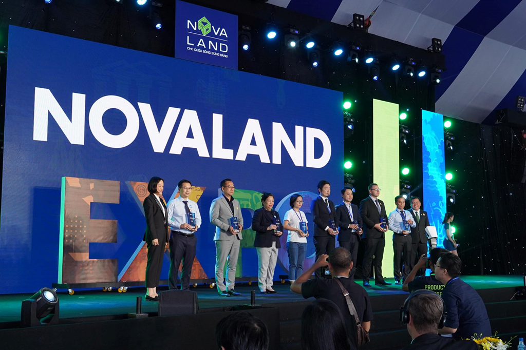 Đại diện Tập đoàn Novaland tri ân các đối tác chiến lược đồng hành cùng Novaland Expo tháng 12.2019