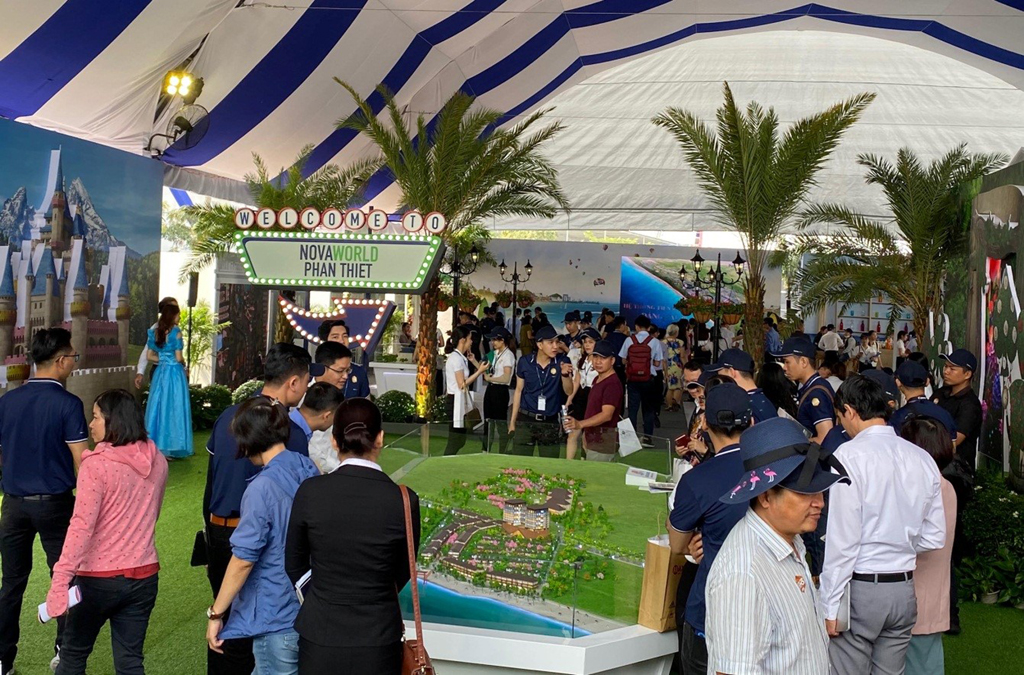 Đông đảo khách hàng quan tâm đến các dự án BĐS được giới thiệu tại Novaland Expo tháng 12.2019