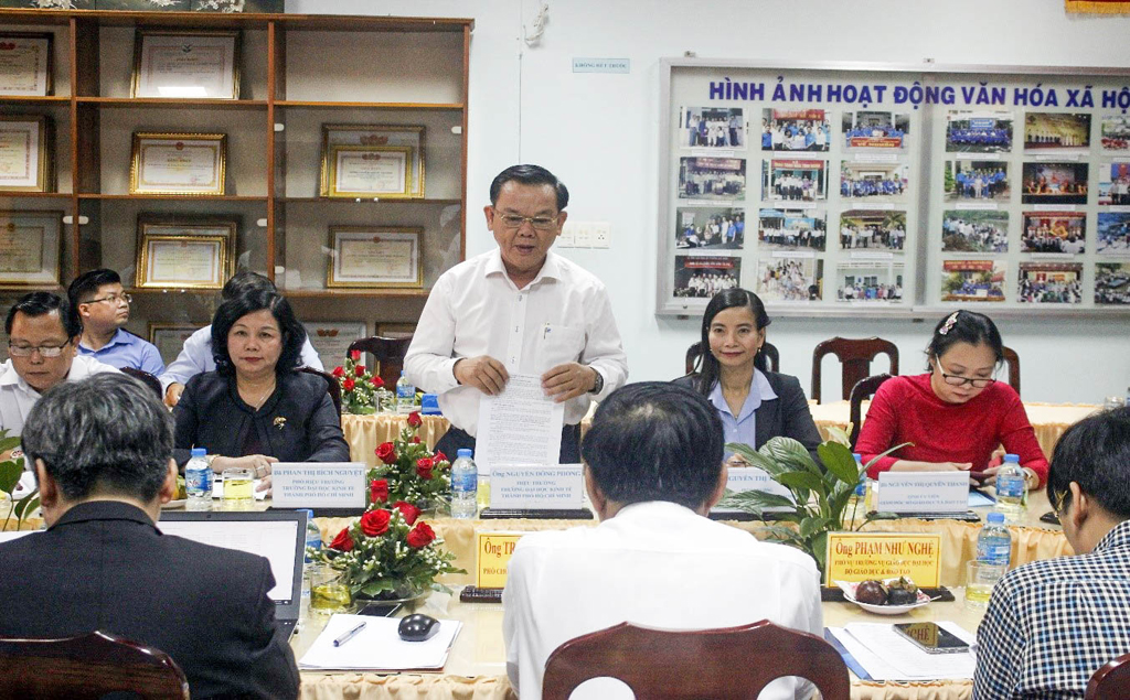 GS.TS. Nguyễn Đông Phong - Hiệu trưởng Trường Đại học Kinh tế TP. Hồ Chí Minh báo cáo chi tiết về đề án thành lập Phân hiệu