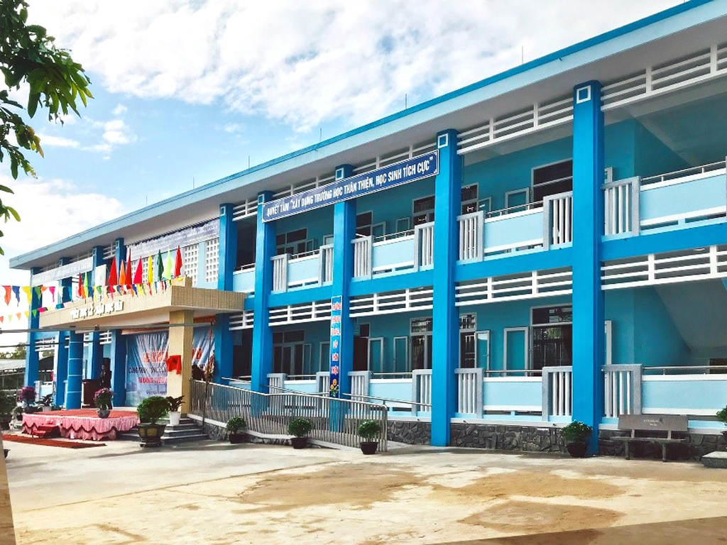 Trường tiểu học Quảng Thái khang trang, theo đúng tiêu chuẩn quốc gia vừa được khánh thành và đưa vào hoạt động