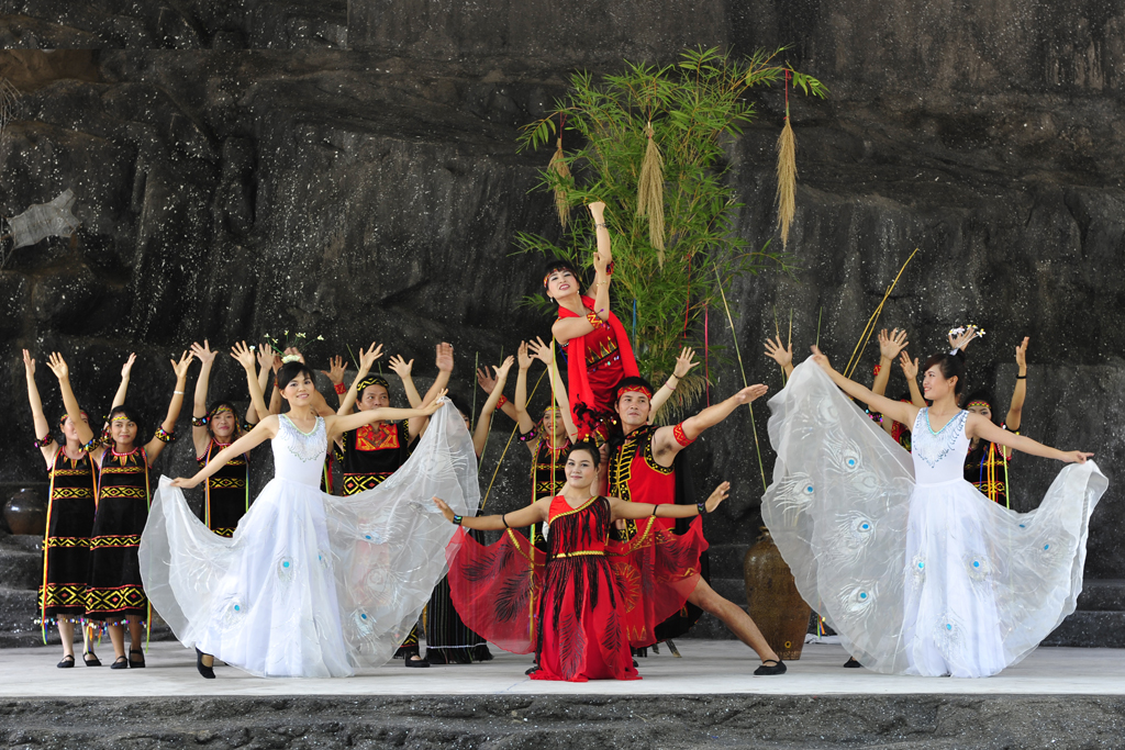 Những điệu múa uyển chuyển, mang đậm nét văn hóa của đồng bào dân tộc Raglai Ảnh: Khatoco 