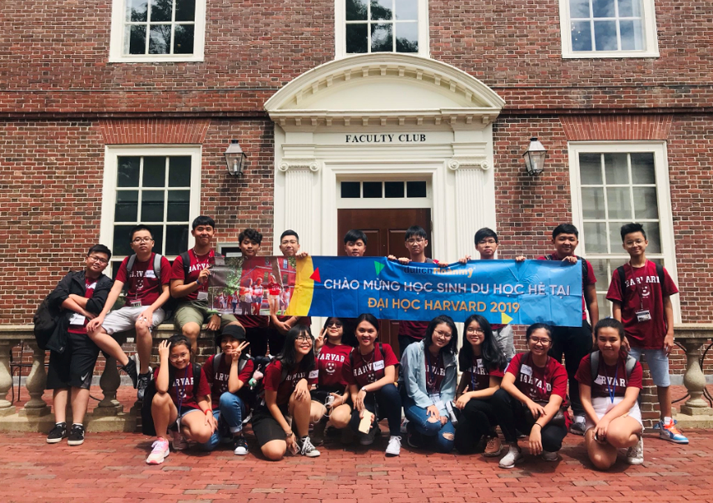Các em du học sinh của Du lịch Hoàn Mỹ tham gia khóa du học hè tại ĐH Harvard 2019 (Ảnh: Du lịch Hoàn Mỹ)