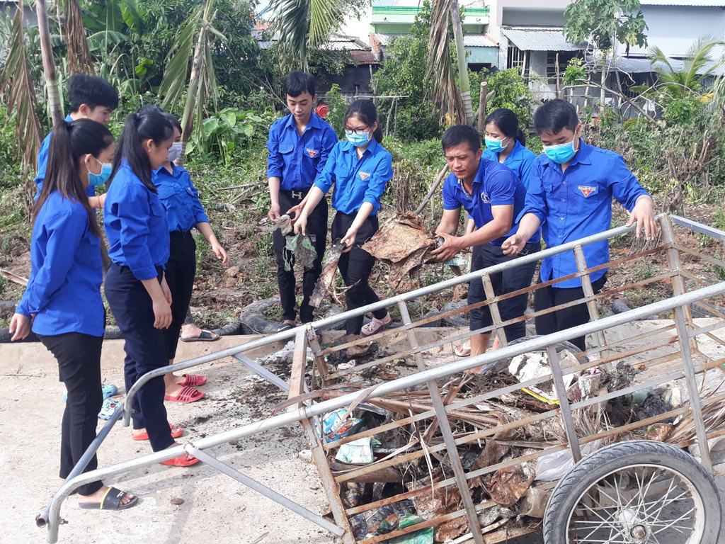 Đội tuyên truyền bảo vệ môi trường xã Hưng Thạnh (huyện Tháp Mười, tỉnh Đồng Tháp, đạt giải khuyến khích Ảnh V.T