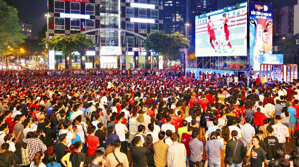 Người hâm mộ sẽ được dịp tái ngộ các màn hình LED khổng lồ như đã từng thăng hoa cùng bóng đá tại Đại lộ Nguyễn Huệ trong SEA Games 30 và vòng loại World Cup vừa rồi