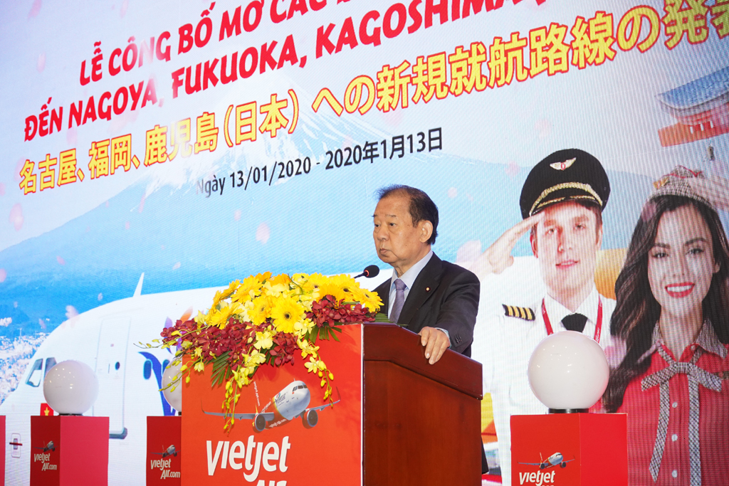 Tổng thư ký Đảng dân chủ tự do, Chủ tịch Liên minh Nghị sĩ Hữu nghị Nhật - Việt Nikai Toshihiro phát biểu tại lễ công bố và chúc mừng thành viên liên đoàn kinh tế Nhật Bản Keidanren Vietjet