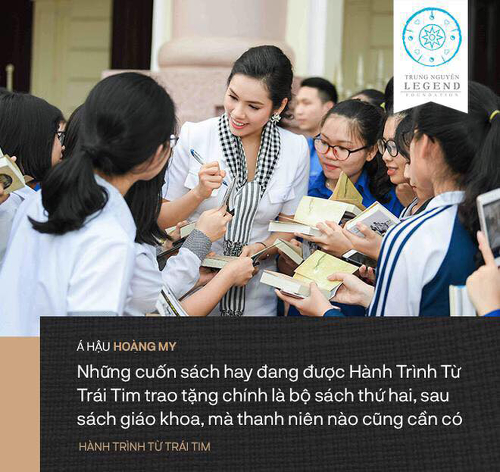 Á hậu Hoàng My trao tặng sách quý đổi đời đến các bạn trẻ tại Nam Định