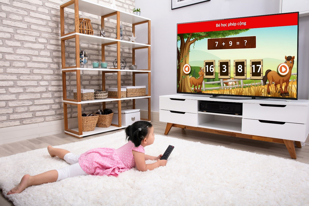 Nếu được sử dụng hợp lý, TV sẽ trở thành “người bạn” tốt để trẻ vừa học vừa chơi