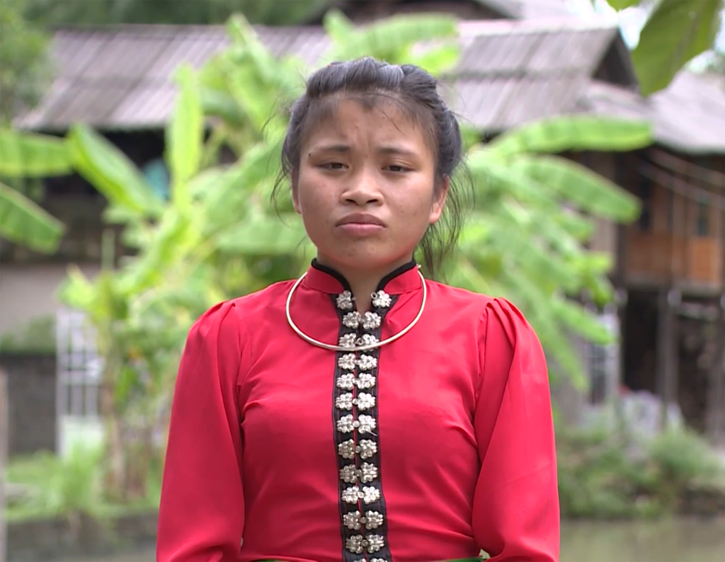 Cô gái dân tộc Thái 20 tuổi - Tú Linh đang là hiện tượng được cộng đồng mạng quan tâm với màn lột xác nhan sắc ấn tượng