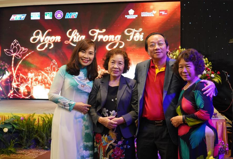 Đại diện Vietjet gửi lời cảm ơn tới gia đình nữ bác sĩ, liệt sĩ Đặng Thùy Trâm với những đóng góp vô giá trong công cuộc thống nhất đất nước