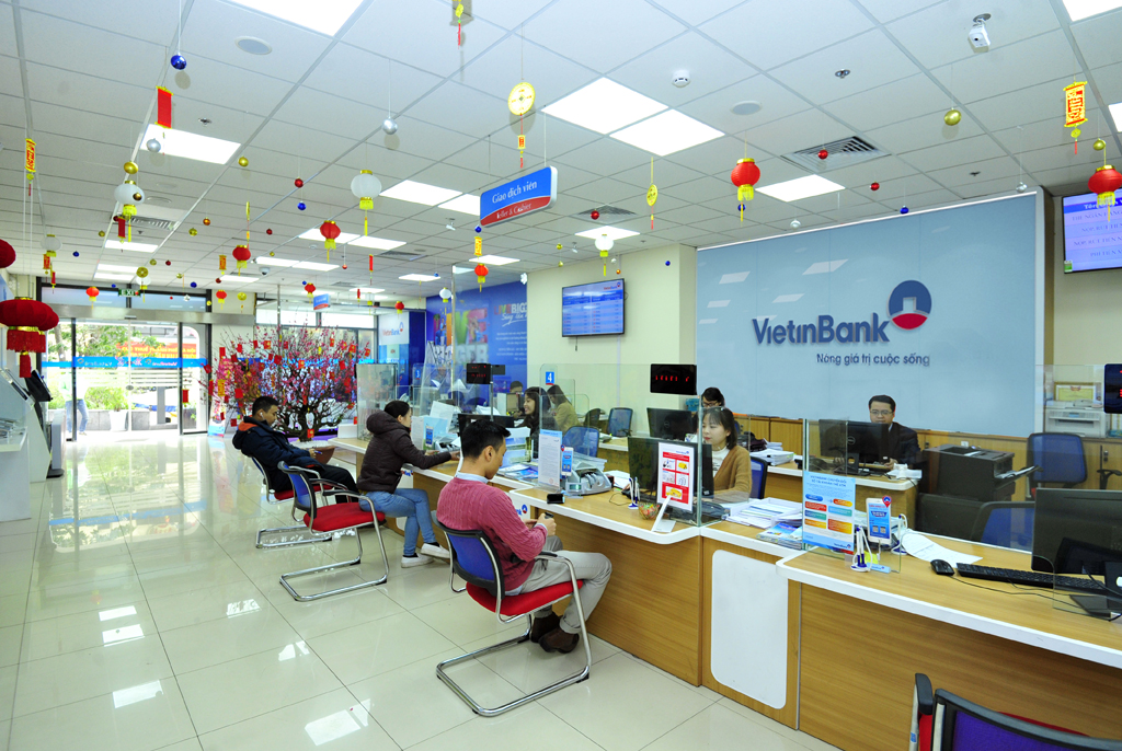 Tại các phòng giao dịch của VietinBank, khách hàng được hướng dẫn thủ tục mở tài khoản số đẹp đơn giản và nhanh chóng