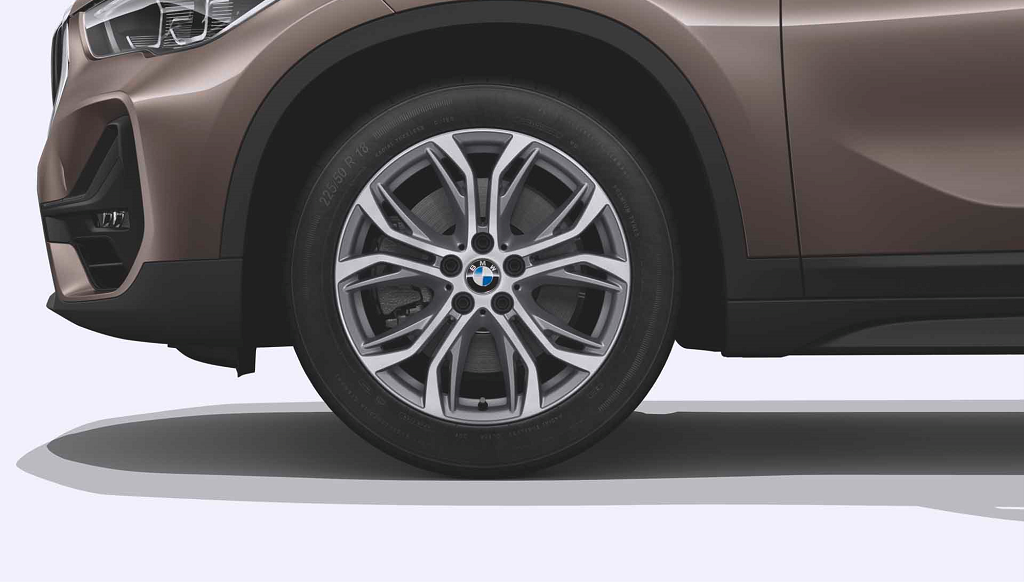 BMW X1 nâng cấp vẫn sử dụng mâm 18 inch 5 chấu kép thiết kế mới ấn tượng