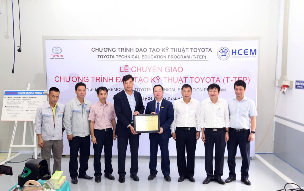Lễ chuyển giao Chương trình Đào tạo Kỹ thuật Toyota tại Trường Cao đẳng Cơ điện Hà Nội