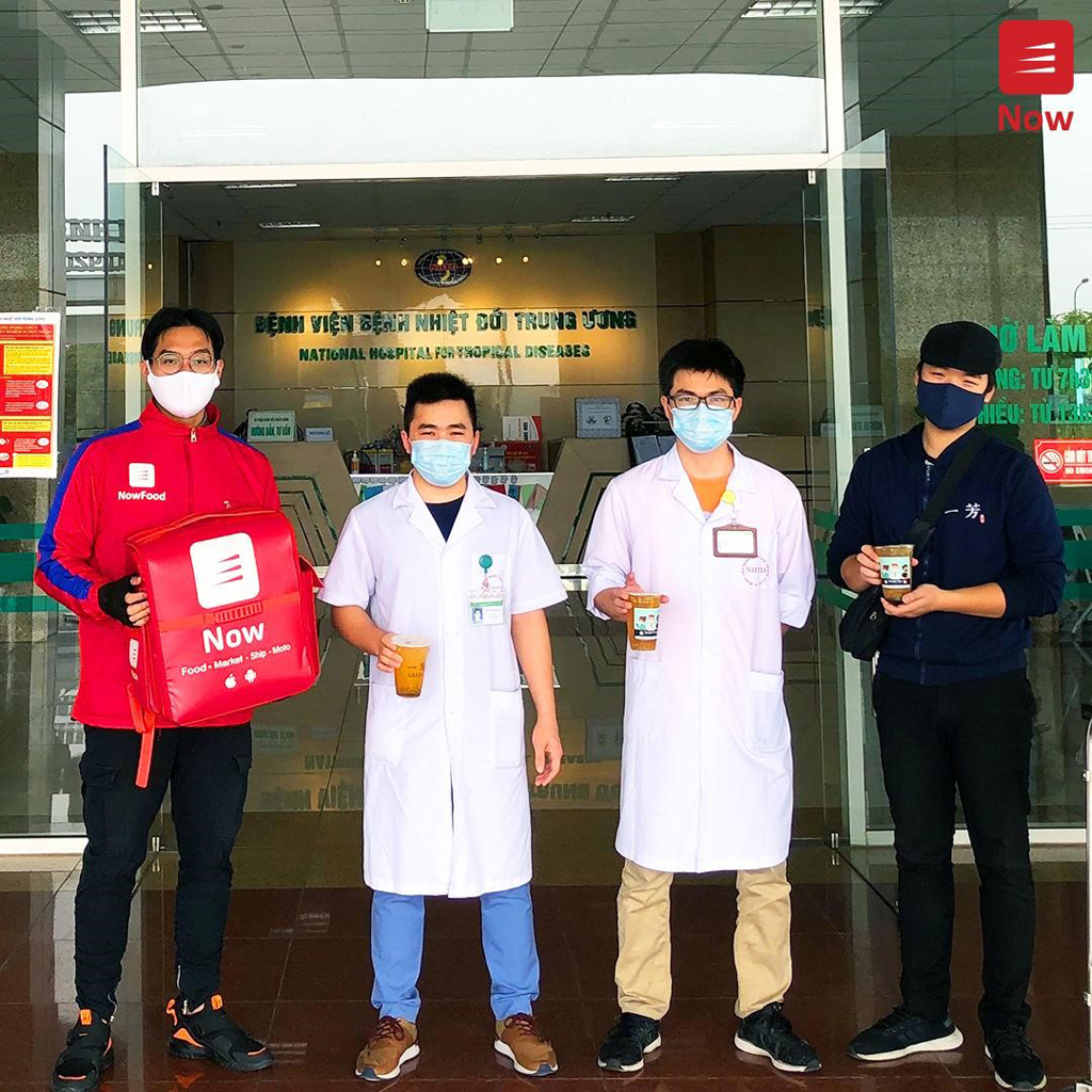 Now cùng YiFang gửi 500 cốc trà hoa quả tới các bác sĩ tại Bệnh viện Nhiệt đới Trung ương 2