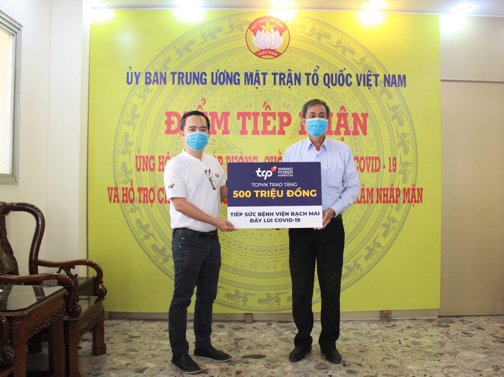 Hỗ trợ 500 triệu đồng cho BV Bạch Mai trong tổng giá trị hơn 800 triệu đồng, TCPVN đã thể hiện những nỗ lực đồng hành cùng nền y tế Việt Nam