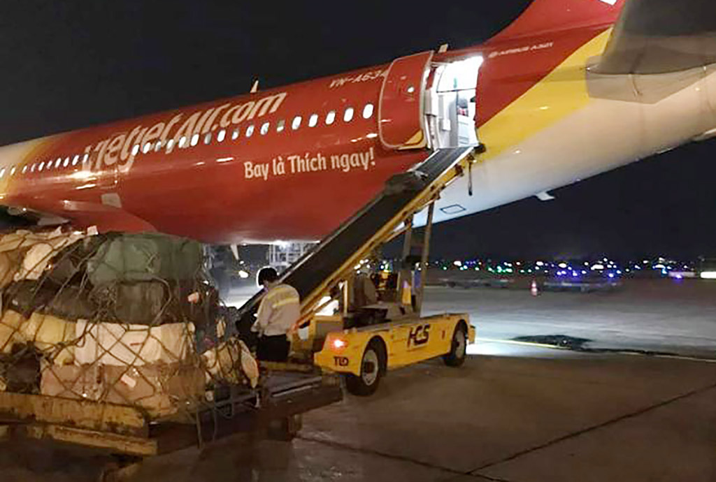 Các chuyến bay vận tải của Vietjet vận chuyển nhiều hàng hóa, trang thiết bị y tế phòng chống dịch