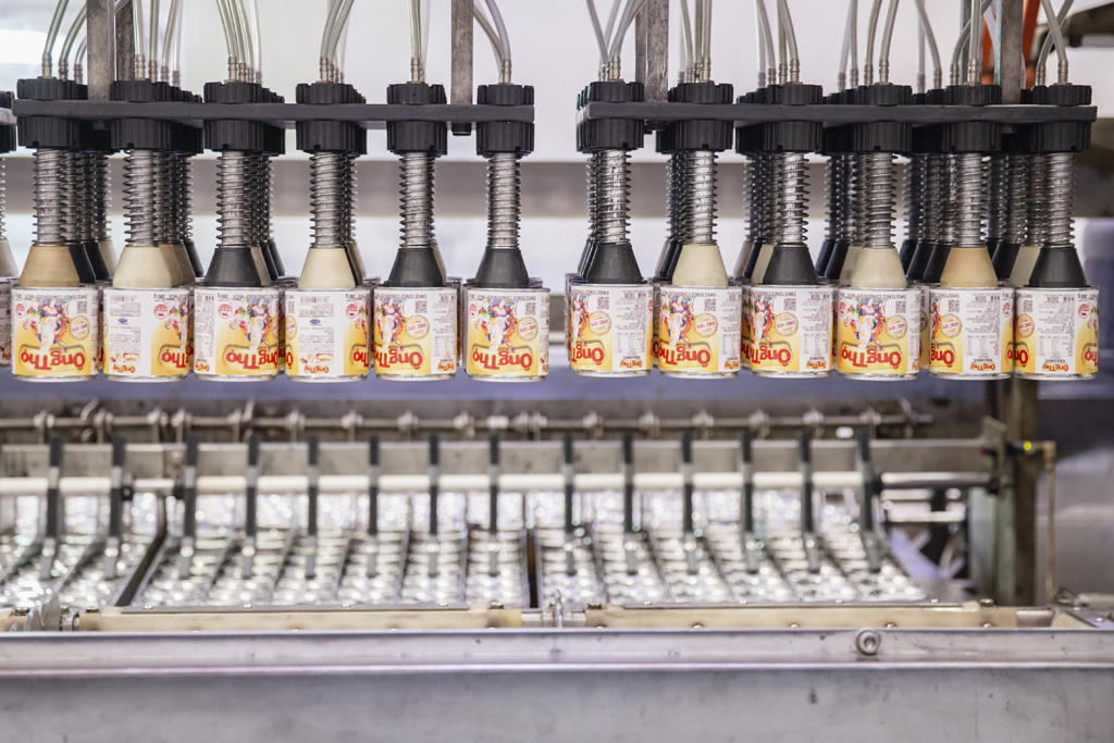 Cận cảnh những công đoạn sản xuất lô sữa đặc Vinamilk nhãn hiệu Ông Thọ xuất sang Trung Quốc 