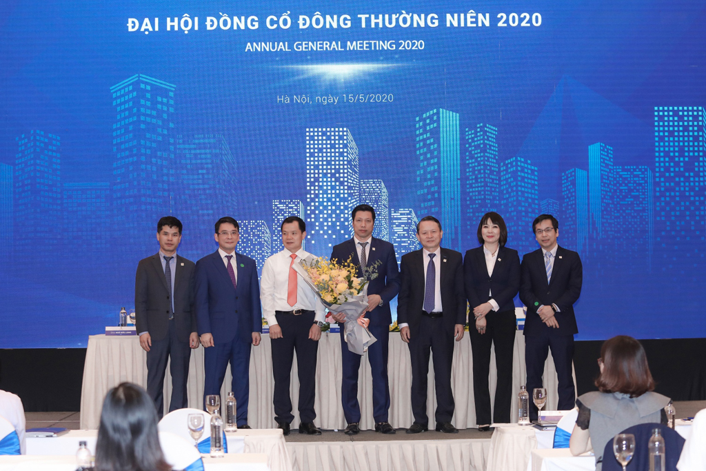 Hình ảnh các thành viên HĐQT VPI nhiệm kỳ 2015 - 2020 và Tổng giám đốc Đoàn Châu Phong (thứ 3 từ phải sang)