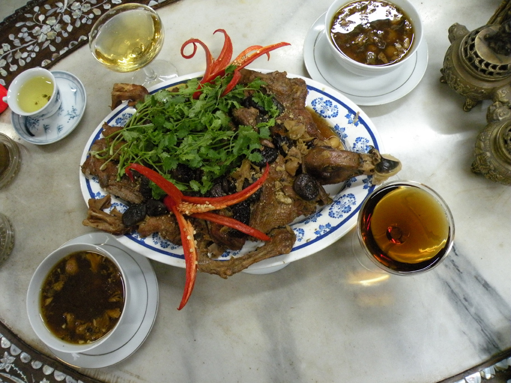 Chính gia vị trầm hương, đã giúp món “vịt chưng tương truyền chủng” của vương triều Nguyễn thêm ngát hương và càng bổ dưỡng 